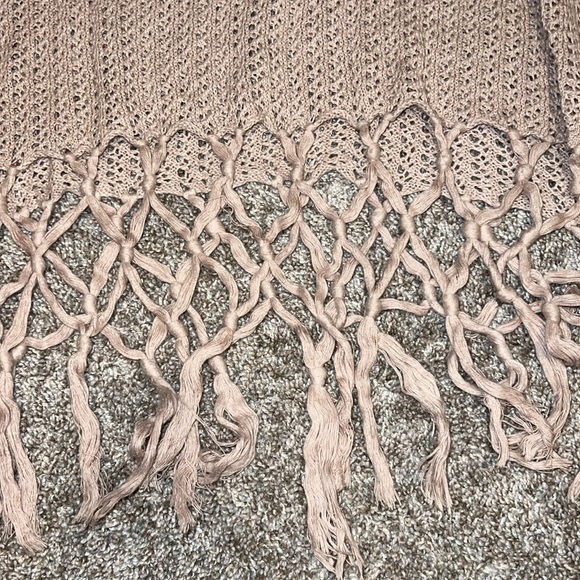 Cabi Fling Knotted Oversize Knit Weaved Fringe Beige Boho Sweater Size Medium - Picture 5 of 7